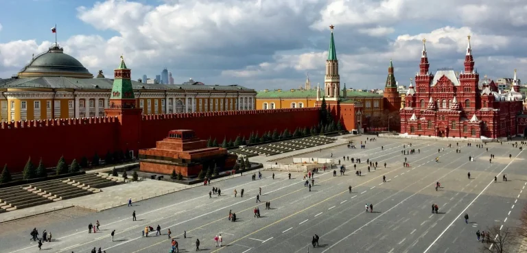 Moskova’nın İkonu Kızıl Meydan: Ziyaret Bilgileri ve Görülecekler
